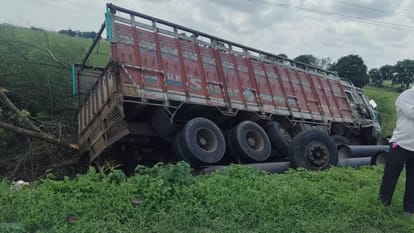 Many killed in a massive collision between a truck and a Bolero Tragic accident in Sehore MP