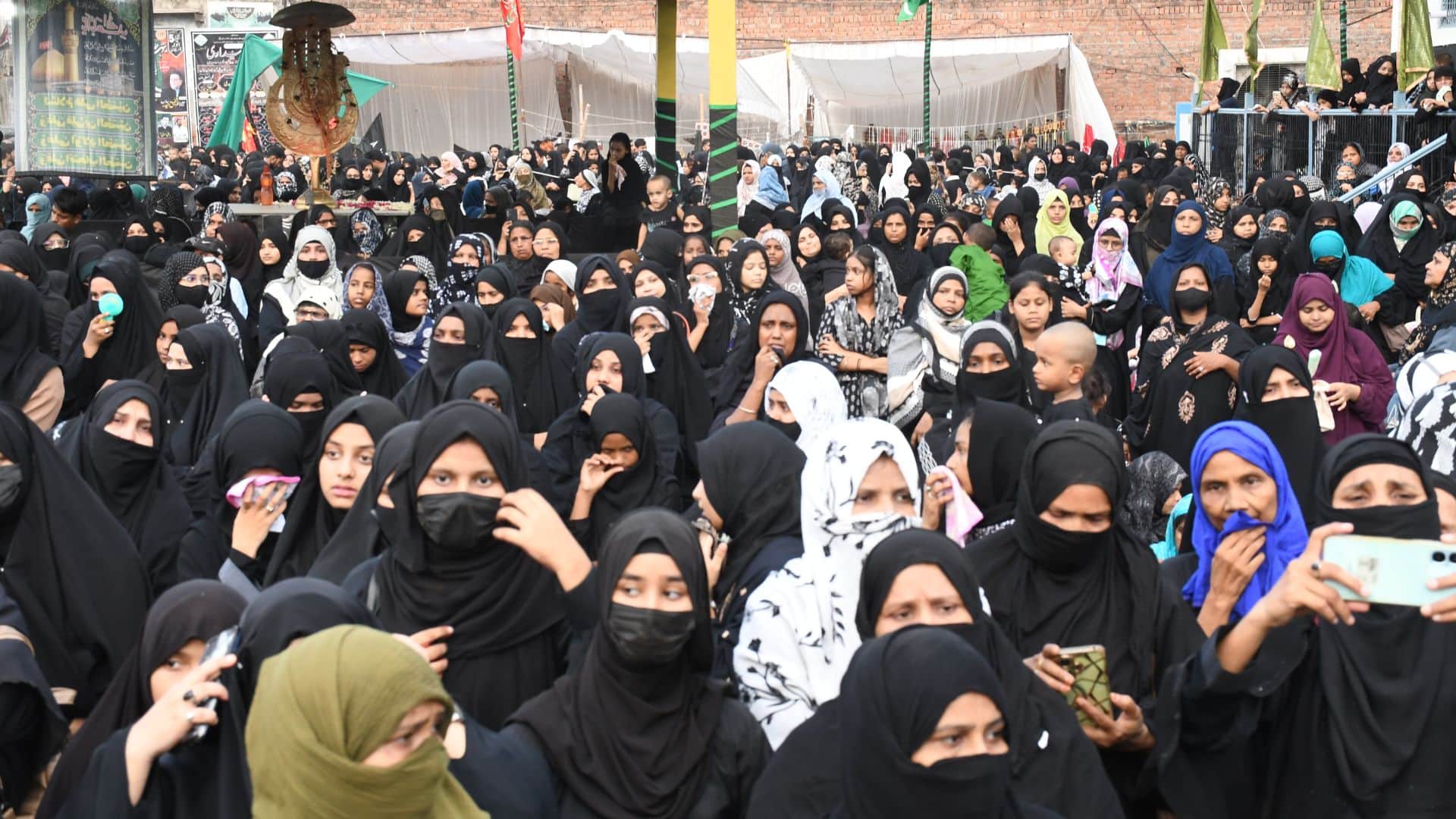 Coffins of 72 martyrs of Karbala borne in Varanasi procession taken out on tenth day of their martyrdom