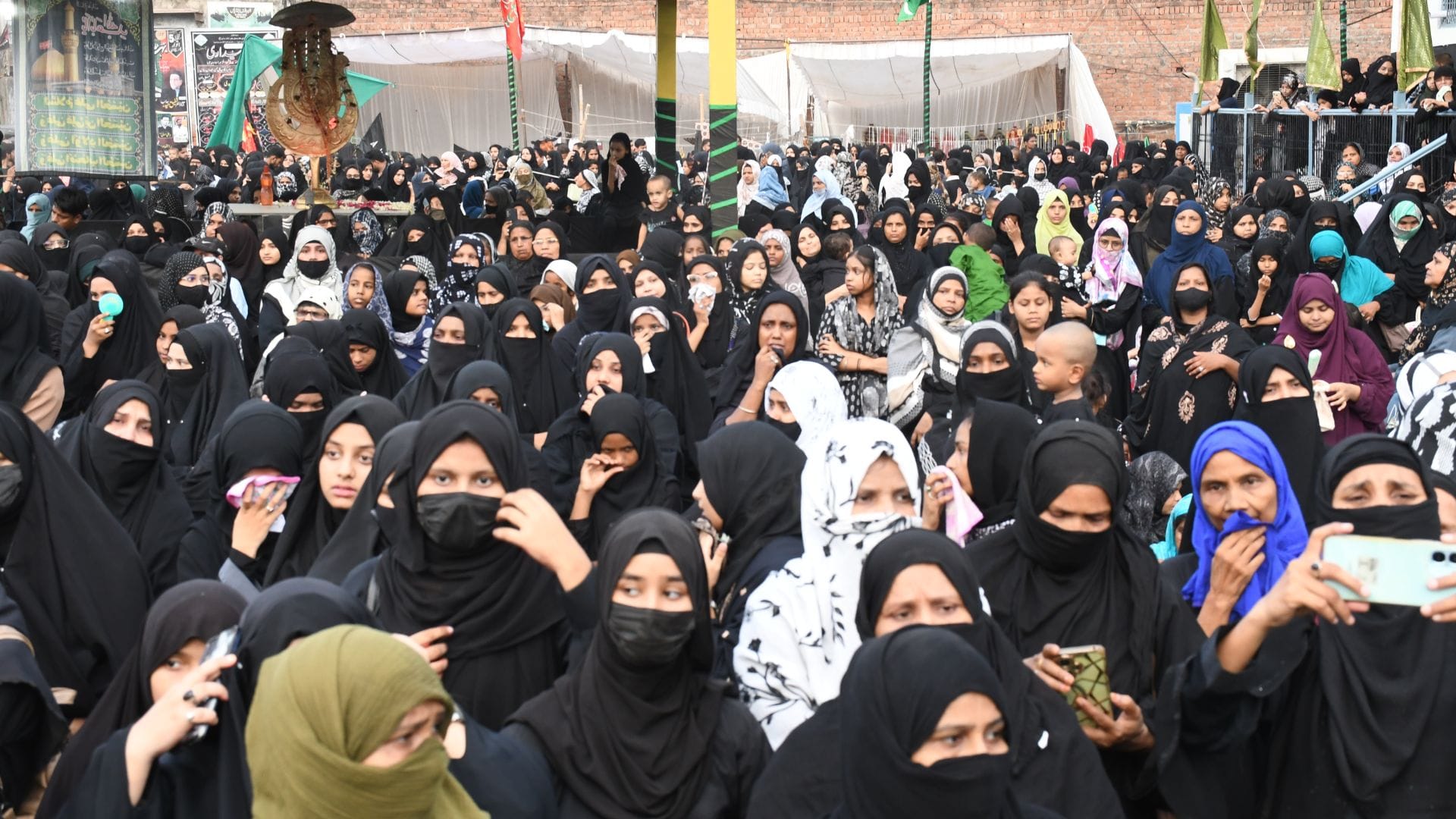 Coffins of 72 martyrs of Karbala borne in Varanasi procession taken out on tenth day of their martyrdom