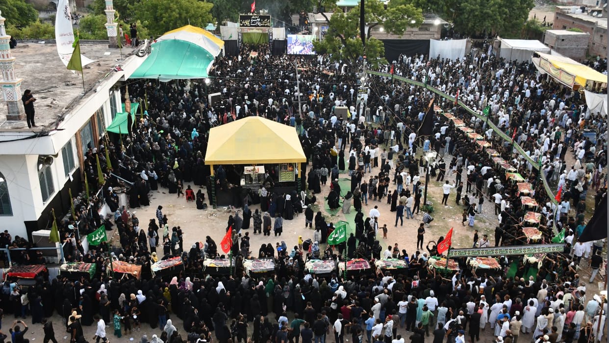 Coffins of 72 martyrs of Karbala borne in Varanasi procession taken out on tenth day of their martyrdom