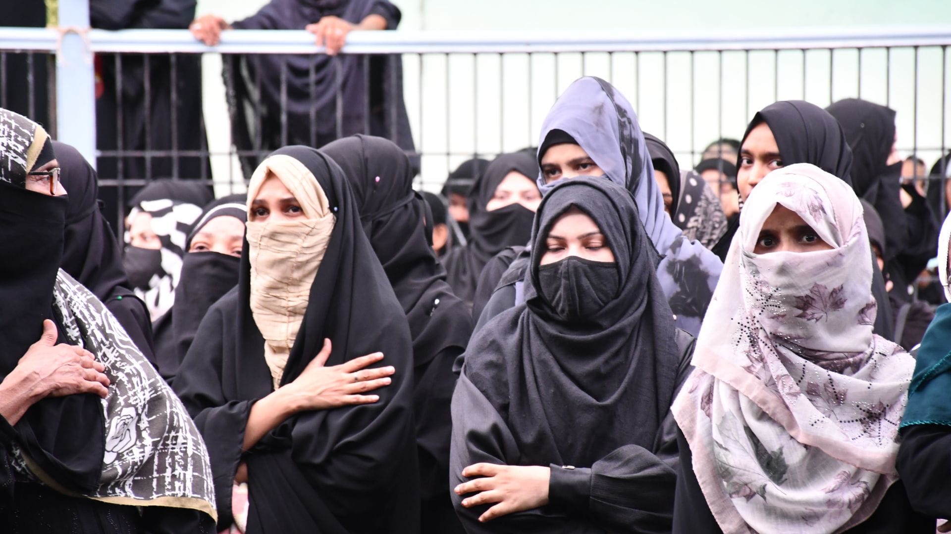 Coffins of 72 martyrs of Karbala borne in Varanasi procession taken out on tenth day of their martyrdom