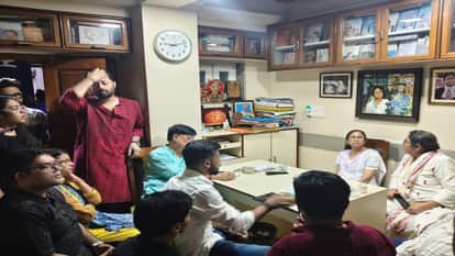 ममता बनर्जी के घर के बाहर पुलिस तैनाती पर विवाद