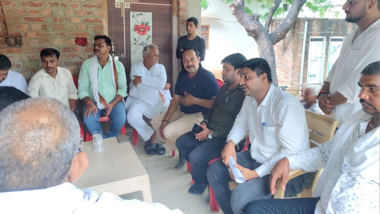 Assistant Engineer JE and two SSOs suspended arrested lineman dismissed in ghazipur