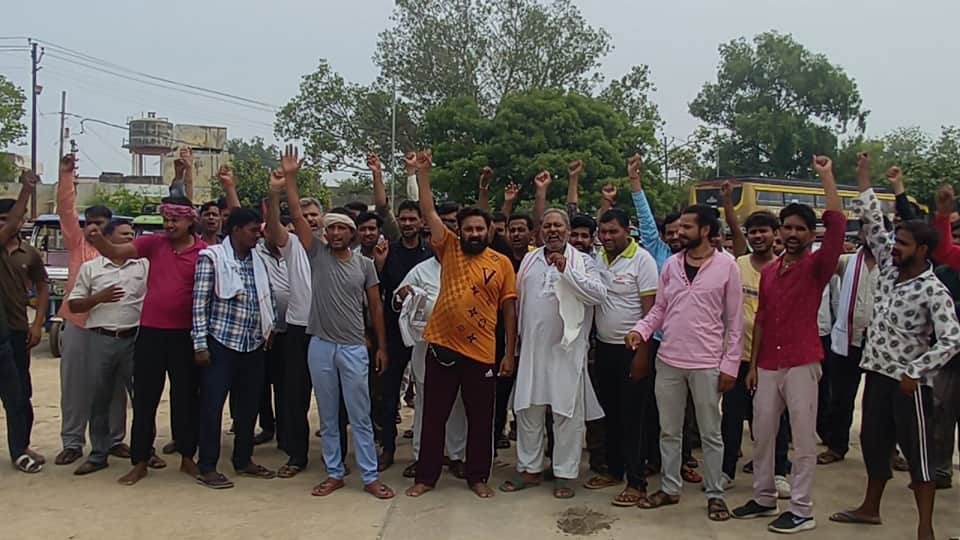 Vrindavan E-Rickshaw Drivers Protest Route Change, Warn of Major Agitation