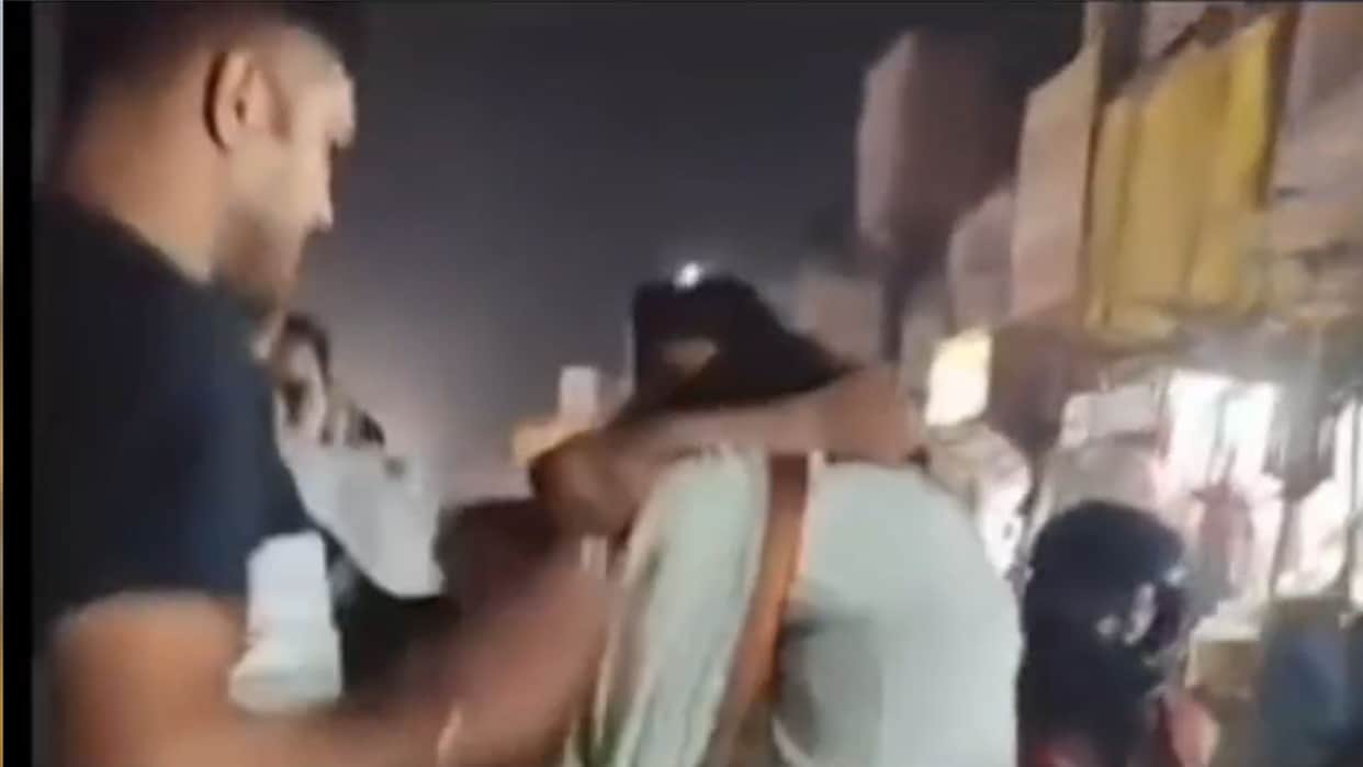 RPF jawan clashes with auto-rickshaw driver on road video viral of him slapping driver in chandauli