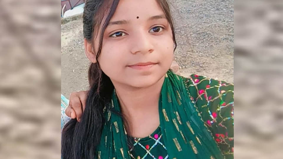 Banda: Young woman takes her own life by hanging while talking on the phone