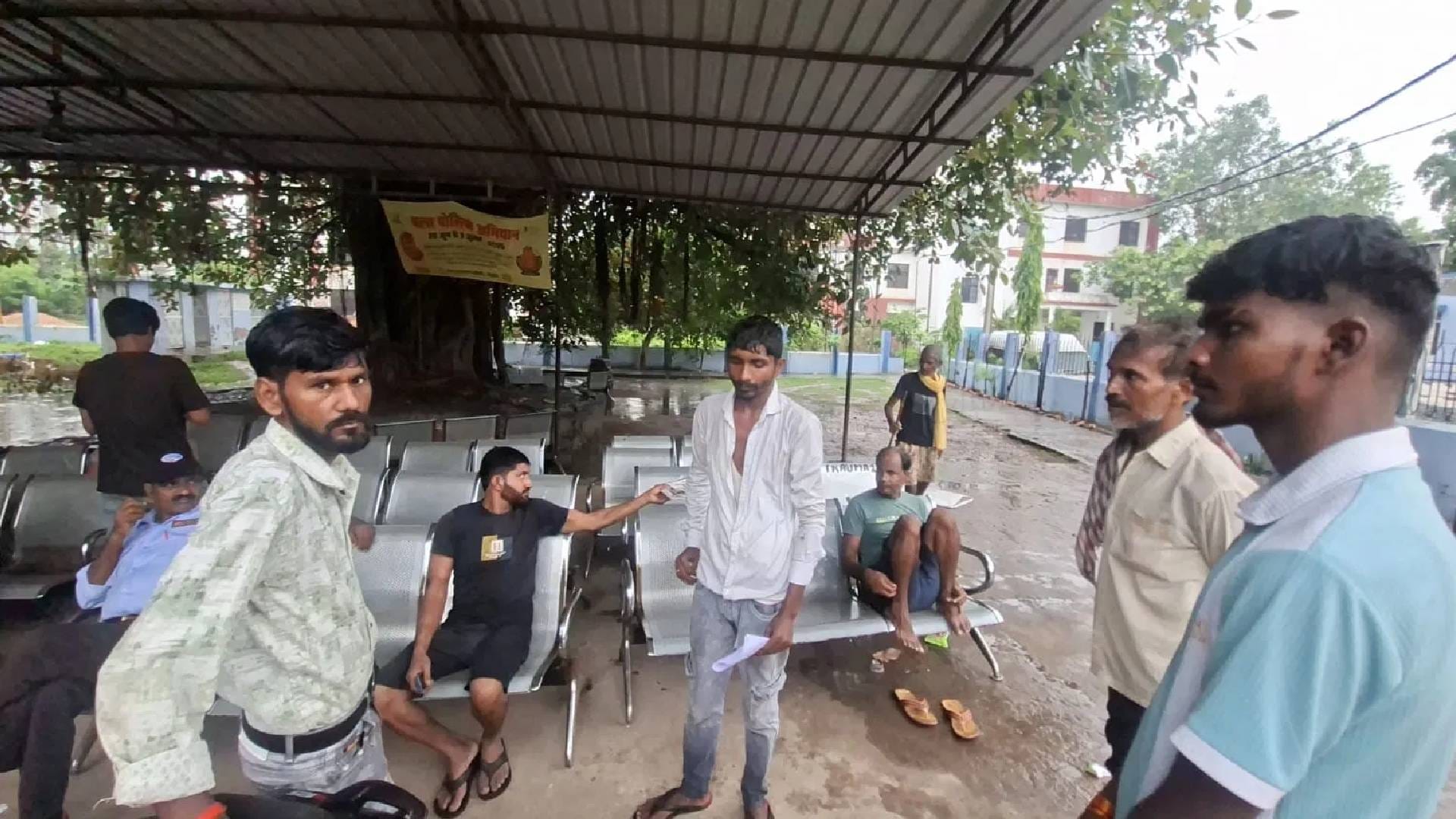 शोकाकुल परिजन