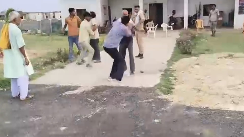Kanpur: Stone-pelting between two groups at Bikru police outpost; police take action for breach of peace