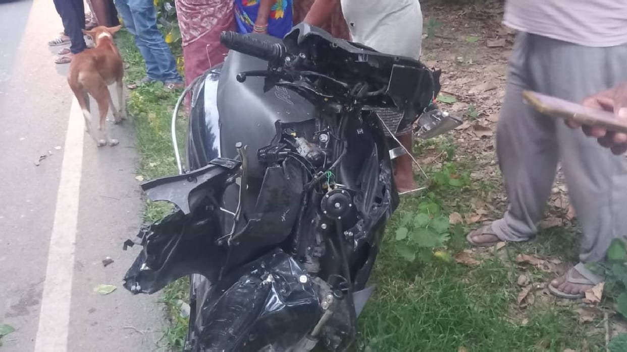UP: Horrific accident in Balrampur; bike and scooter collide, father and daughter killed; three in critical co