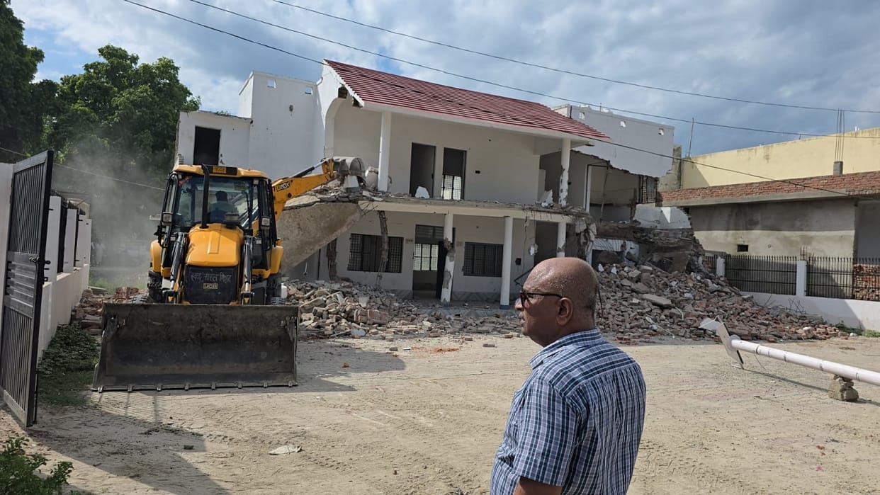 Bulldozers ran on the passenger rest house for the second day in Lakhimpur kheri