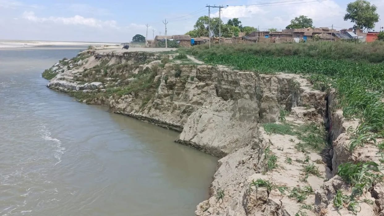 Ganga Erosion Starts Before Floods in Munger Half-Kilometre Farmland Washed Away bihar news