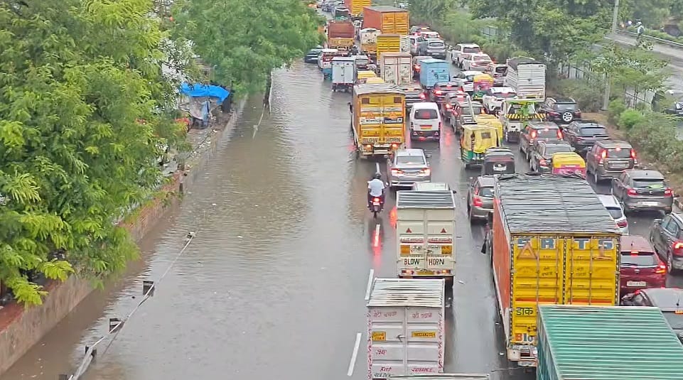 Gurugram submerged after 90 minutes of rain massive traffic jam on Delhi-Jaipur Highway