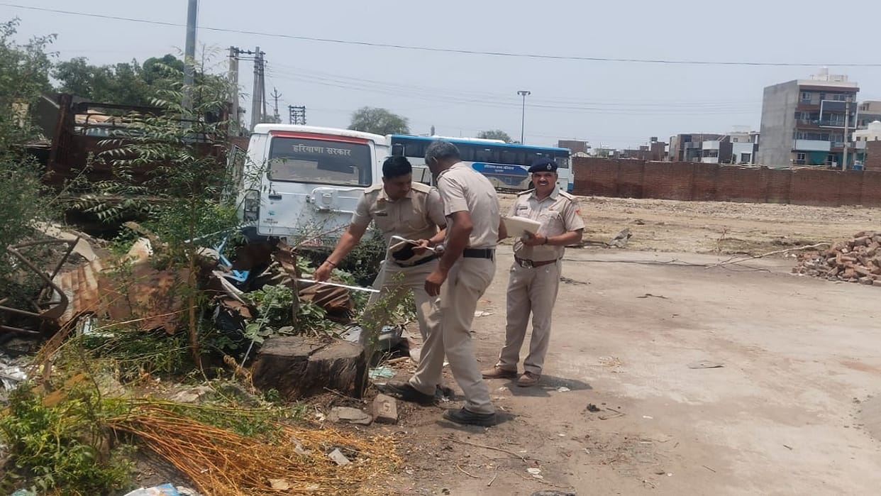 CM's Flying Squad team visited the Hisar bus stand again and investigated the tree-felling incident