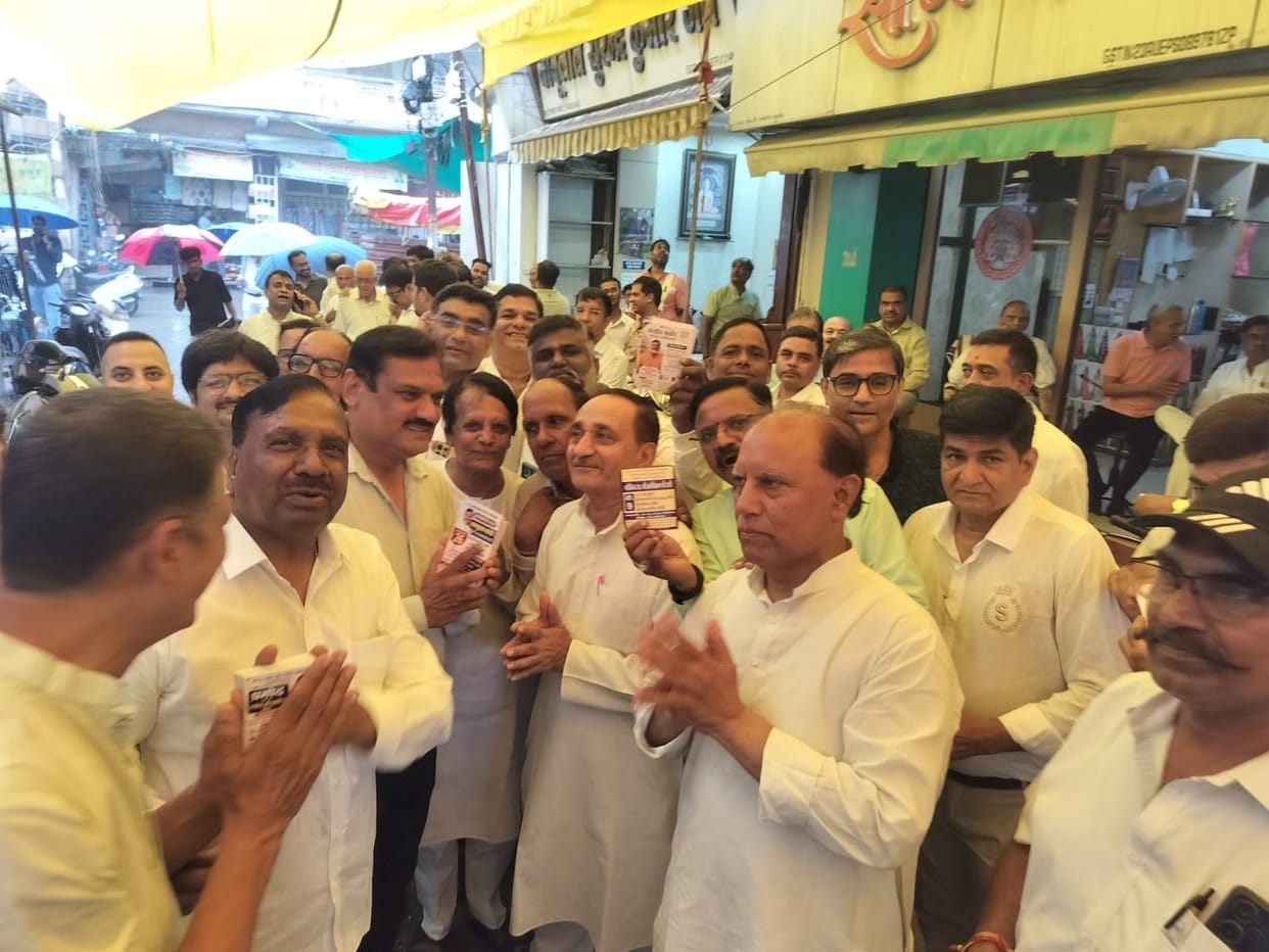 Indore News: Elections were held for the 90-year-old Cloth Market Association in Indore; votes were cast for a
