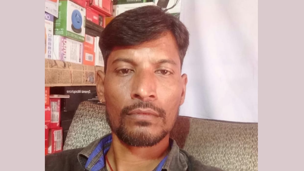 Hamirpur Motorcyclist died after being hit by unidentified vehicle riding without helmet proved fatal