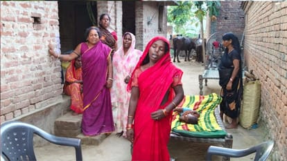 Two friends die in a road accident in Maharajganj; their funeral processions were taken out together.