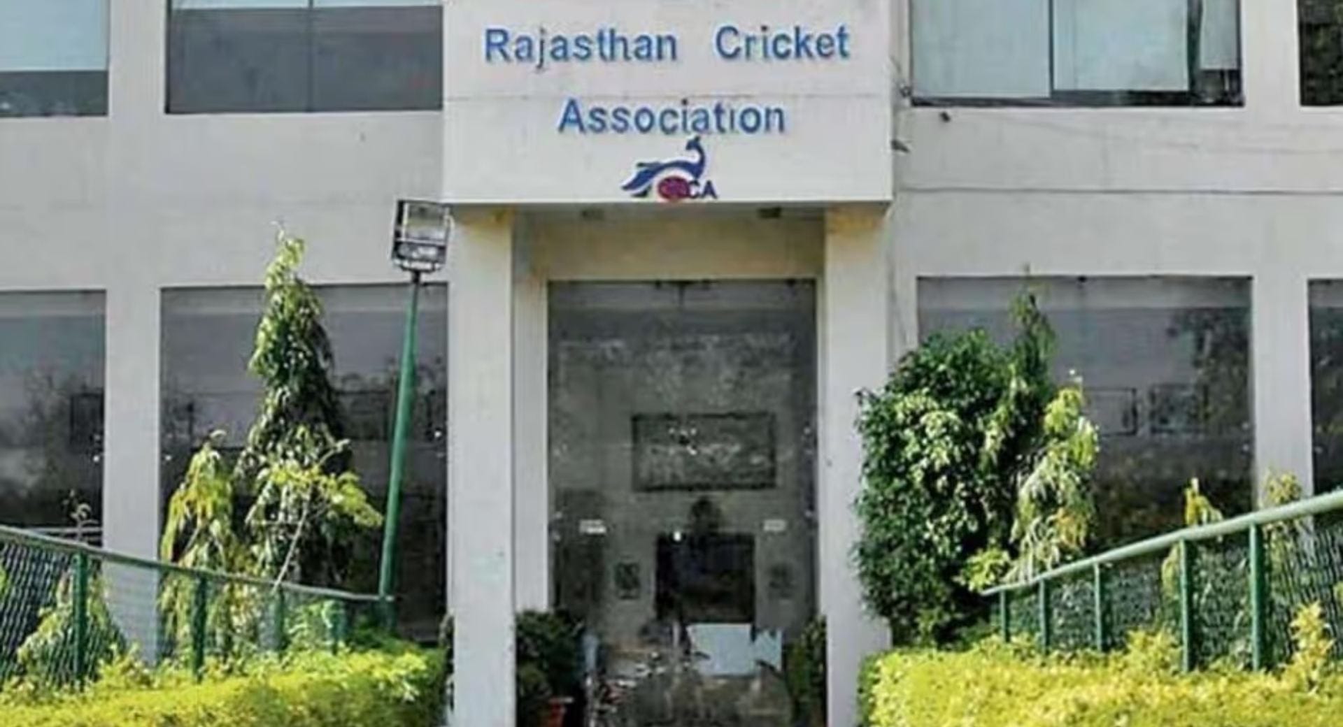 मौके पर मौजूद लोग