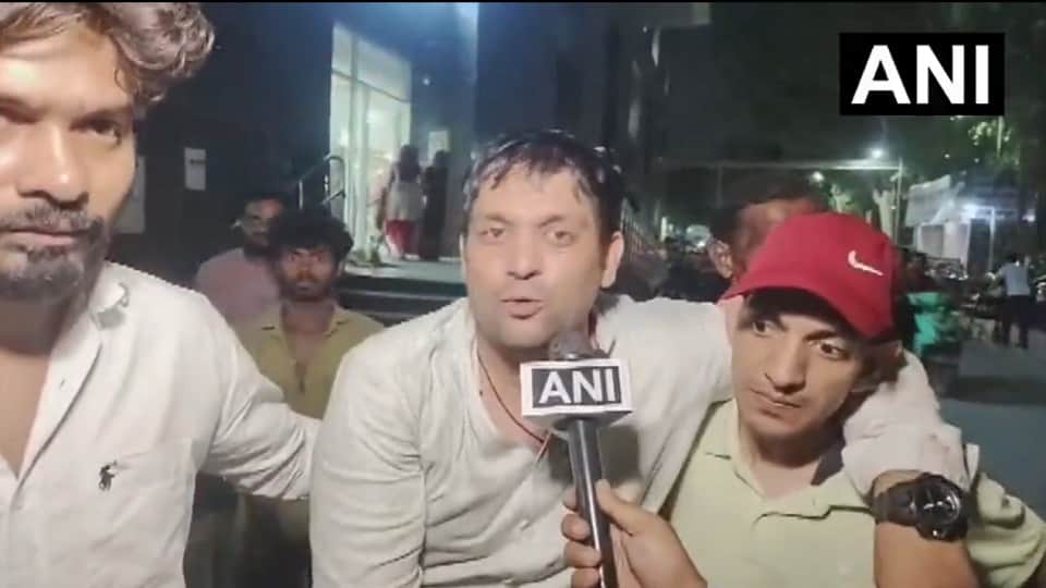 Two brothers attacked with a knife in Mangolpuri one dead and the other injured in Delhi