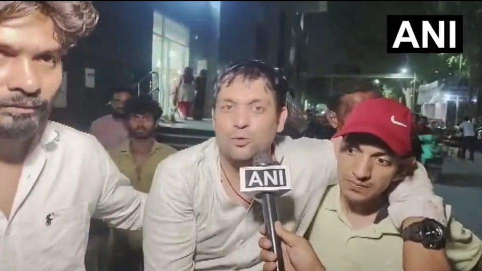 Two brothers attacked with a knife in Mangolpuri one dead and the other injured in Delhi