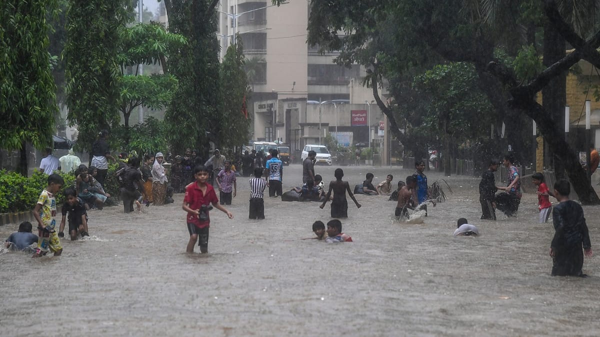 महाराष्ट्र में बारिश का कहर जारी, मुंबई में स्कूल-कॉलेज बंद; गुजरात में भारी बारिश की चेतावनी जारी