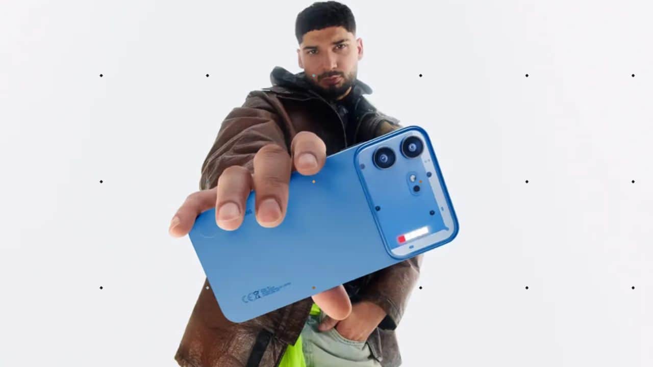 nothing phone 4b vs motorola edge 70 pro price specifications features camera comparison hindi