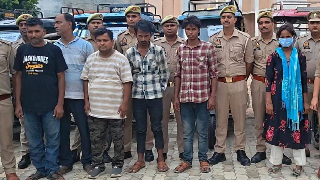 Azamgarh police busted gang of e-rickshaw thieves and arrested six miscreants