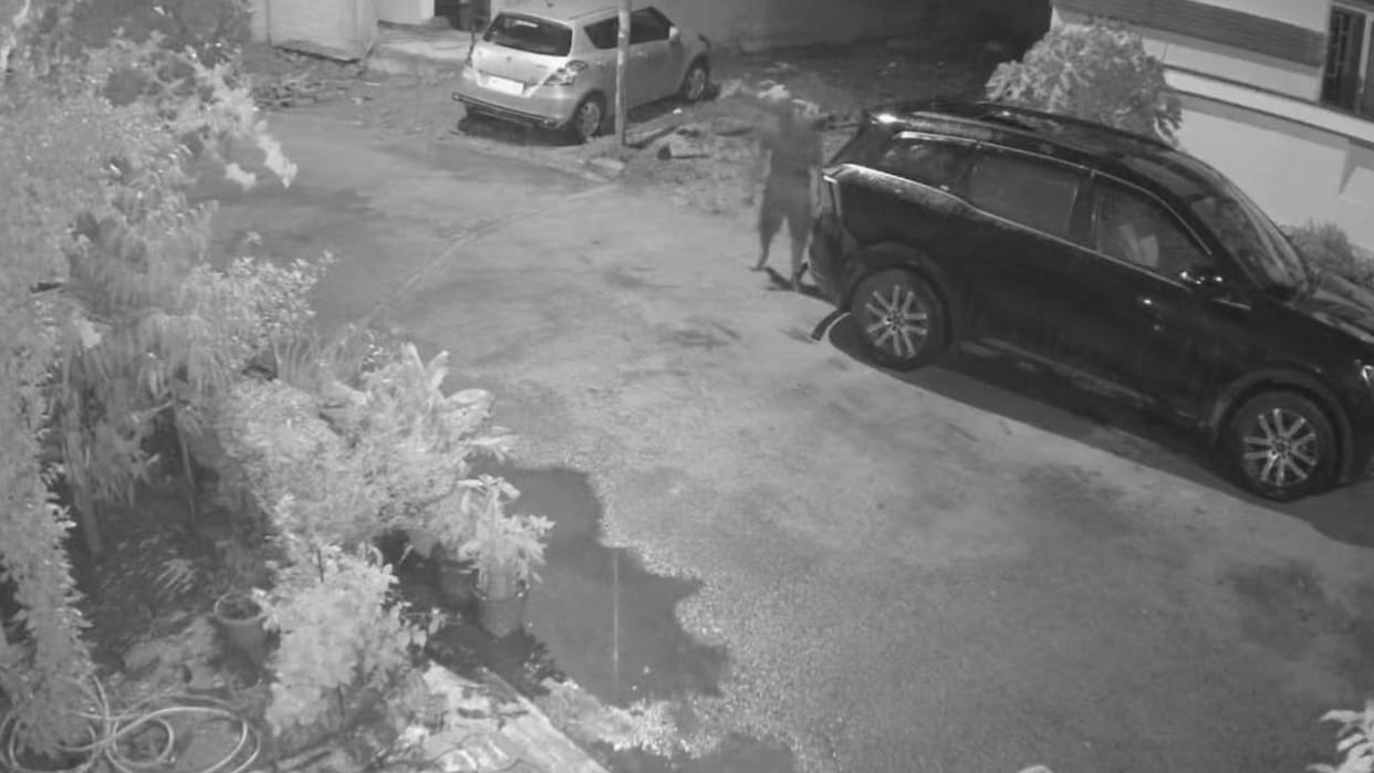 Jhansi: Thieves strike Sunfran Ashok City; caught on CCTV cameras.
