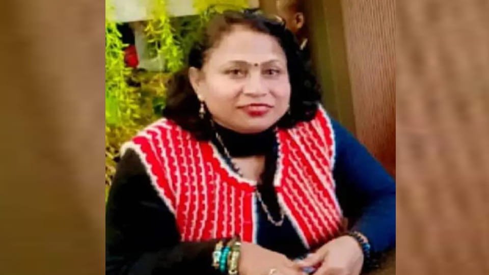 Kanpur: Five people, including a female clerk of the Labour Department and a cloth merchant, committed suicide