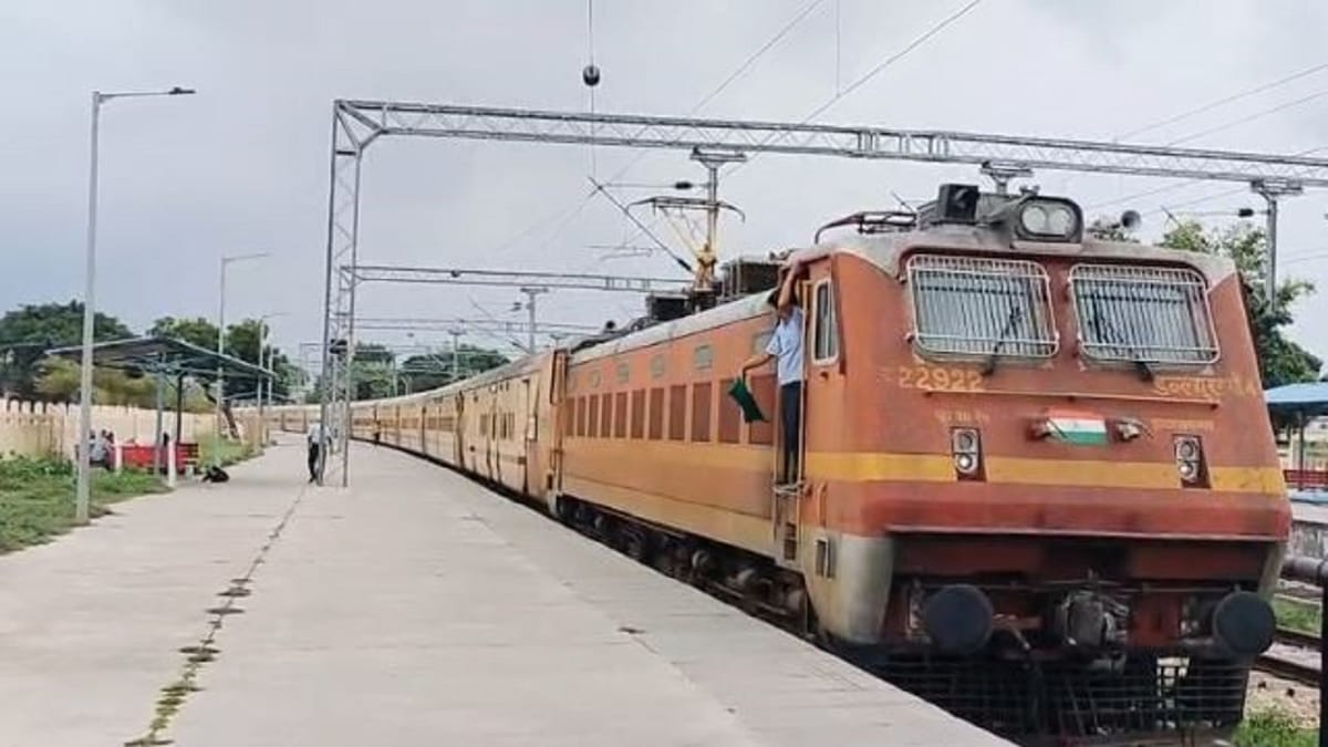 बैतूल से हैदराबाद और गोरखपुर का सफर होगा आसान, 2 अक्टूबर से दौड़ेगी चर्लपल्ली-गोरखपुर अमृत भारत एक्सप्रेस