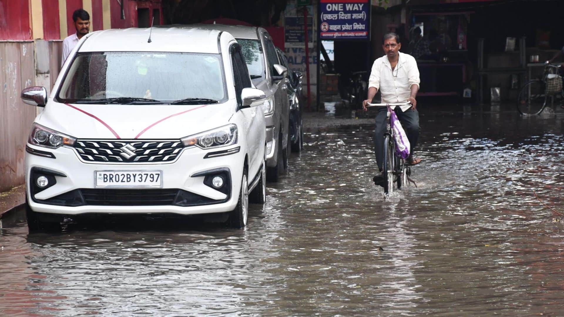 Light rain in Varanasi causes waterlogging in 35 areas covering distance of 15 minutes in 40 minutes