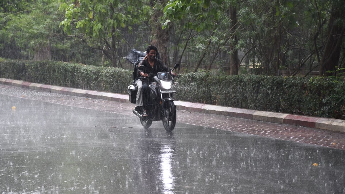 वाराणसी में मौसम का पूर्वानुमान: नौ डिग्री गिर सकता है पारा, तेज हवा के साथ बारिश का ऑरेंज अलर्ट जारी