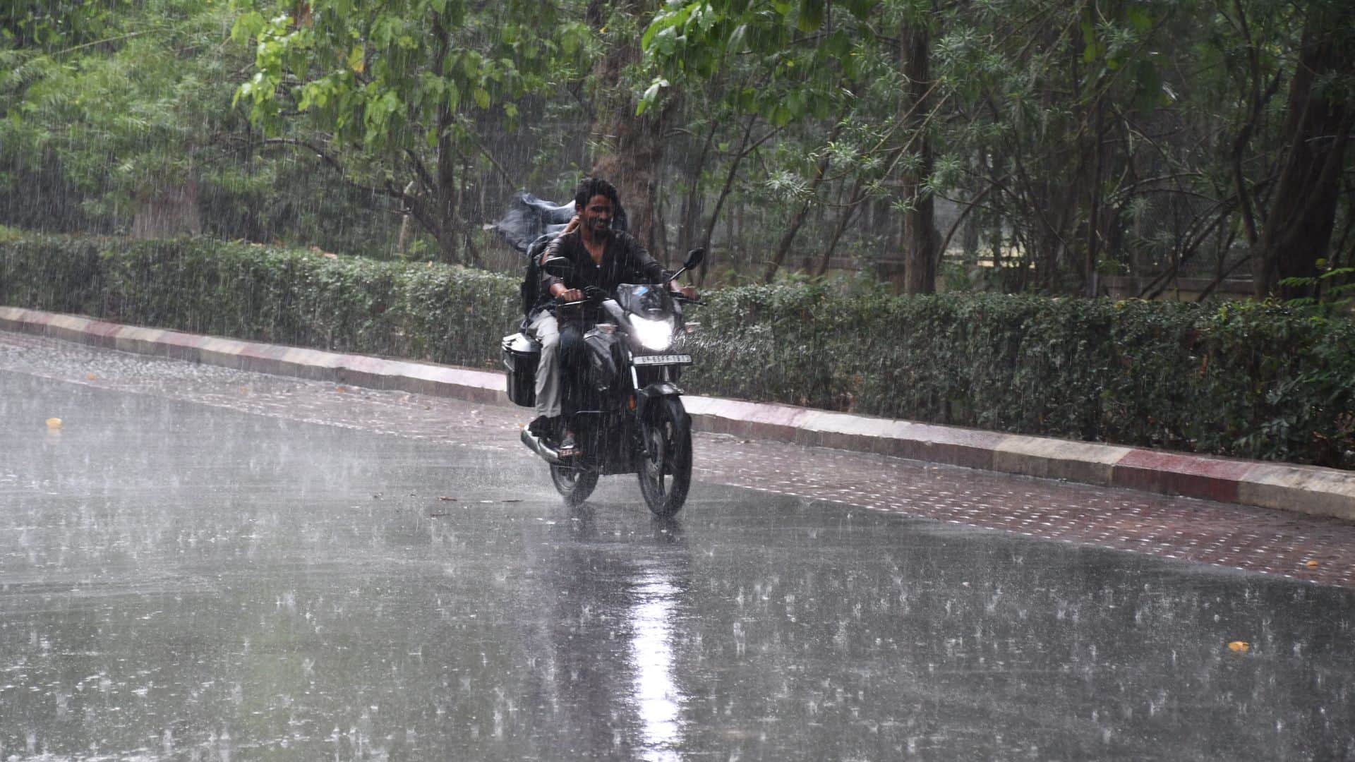 Light rain in Varanasi causes waterlogging in 35 areas covering distance of 15 minutes in 40 minutes