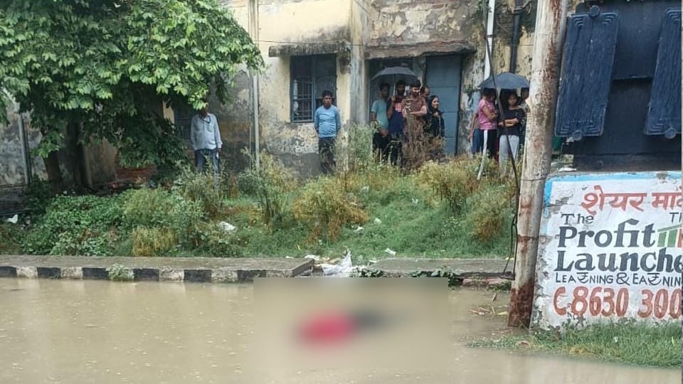 Woman dies due to electric shock in transformer