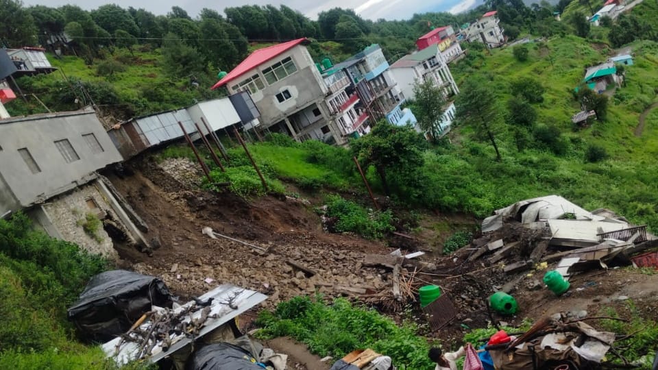 Tehri Old building damaged by landslide in Kaddukhal two restaurants at risk