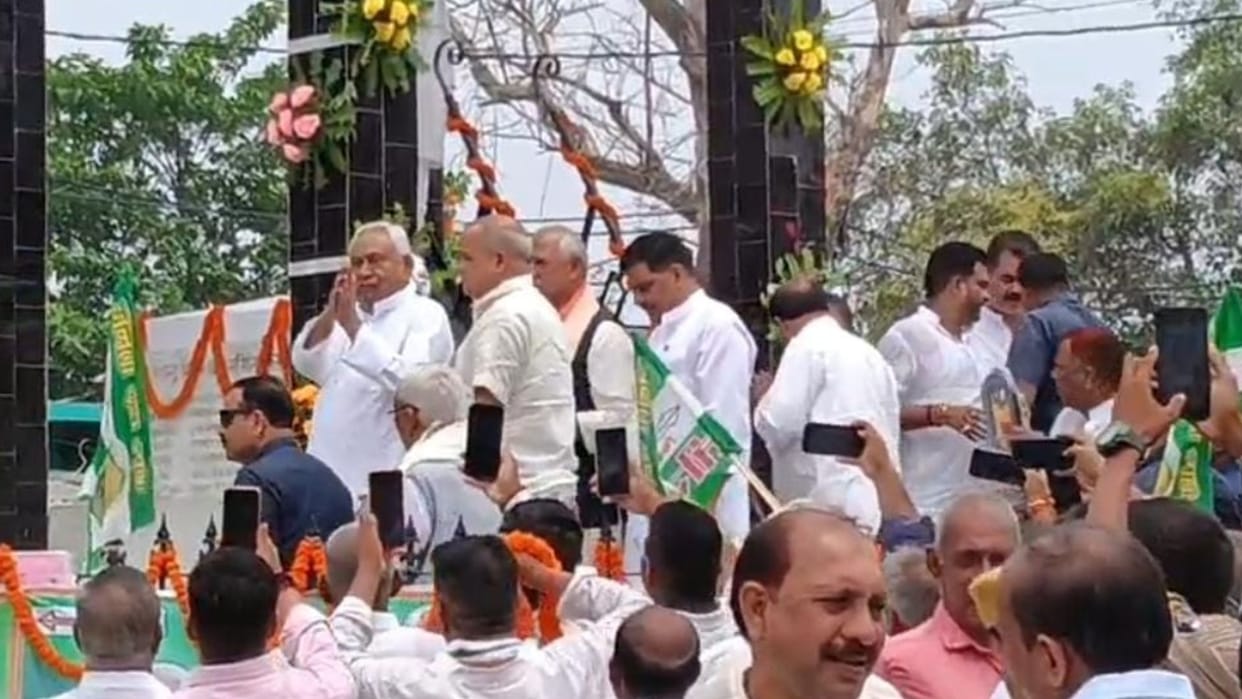 Nitish Kumar Visits Jalalpur Pays Tribute to Legendary Folk Singer, JDU Workers Erupt in Joy