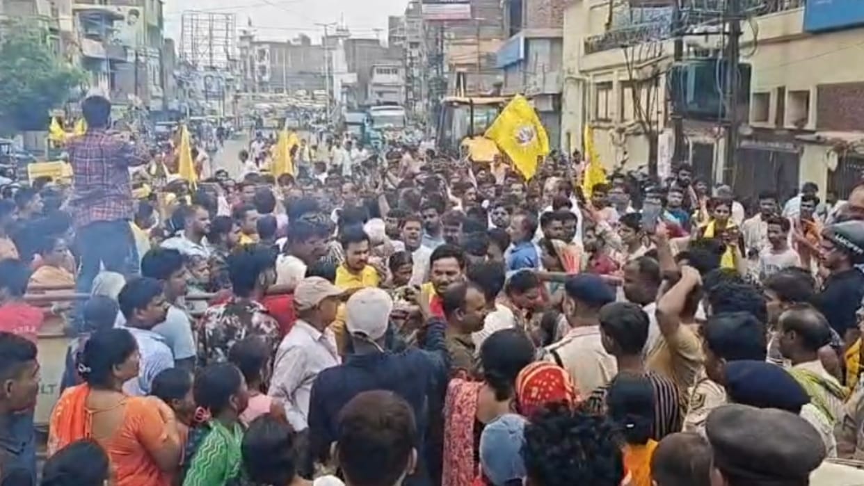 Prashant Kishor Gives 2-Day Ultimatum Threatens Mass Protest Over Alleged Youth Kidnapping