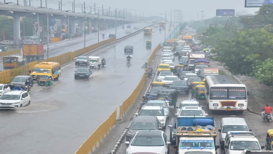 Rain adds to woes in Faridabad waterlogging on roads leads to traffic jams