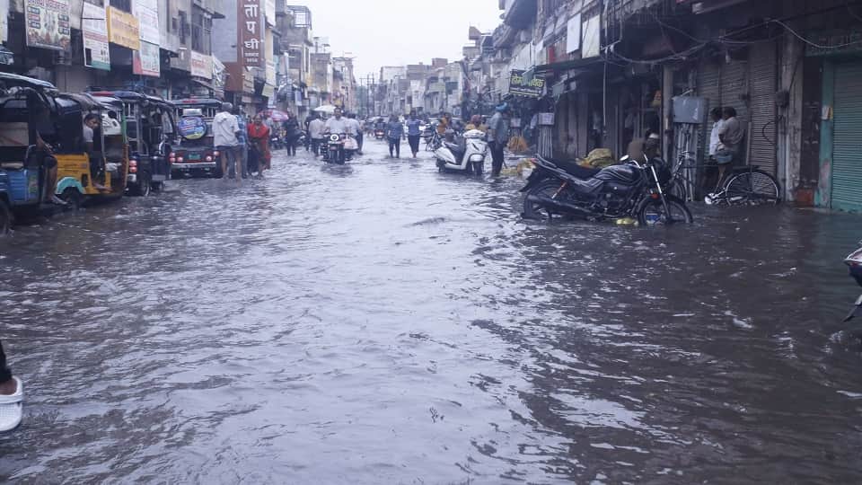 Severe waterlogging due to rain in Mathura