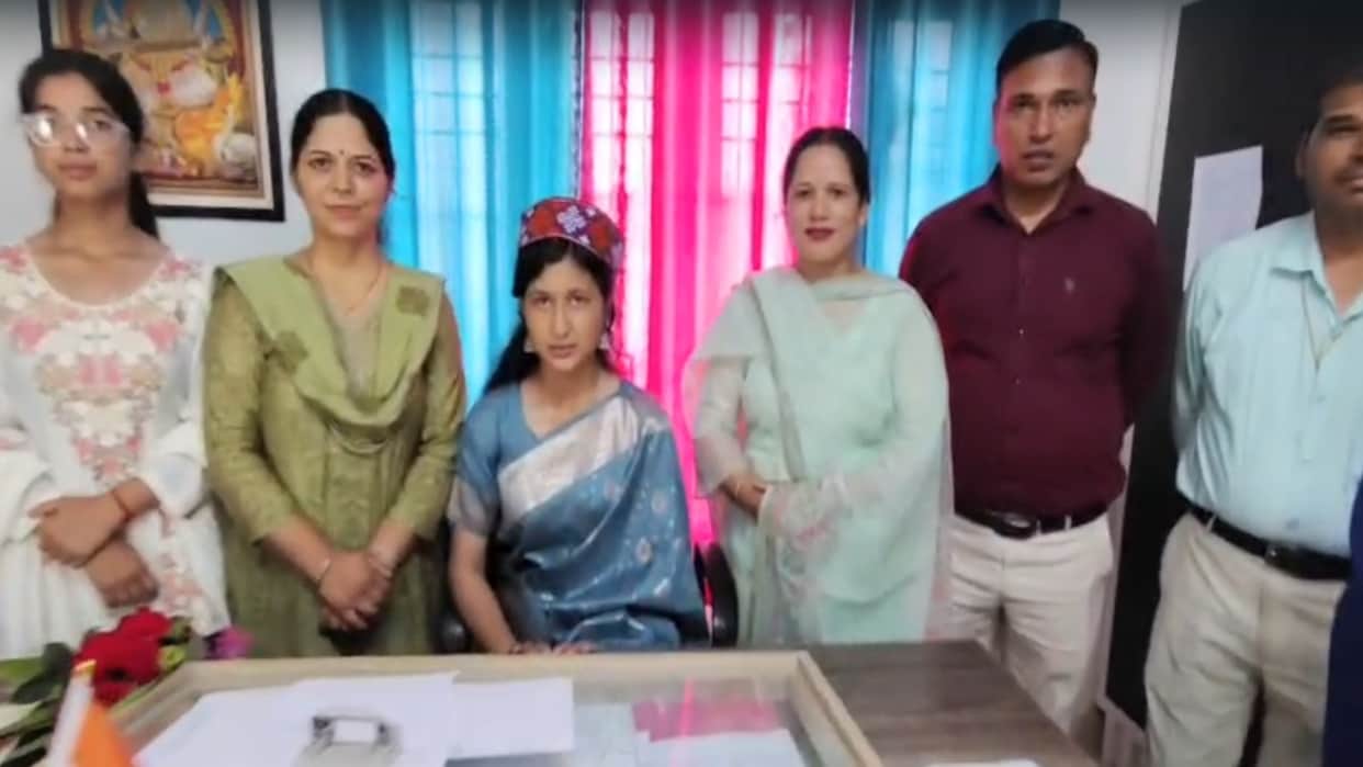 Mandi: Unique initiative by Burahta School Class 10 topper becomes Headmistress for a day