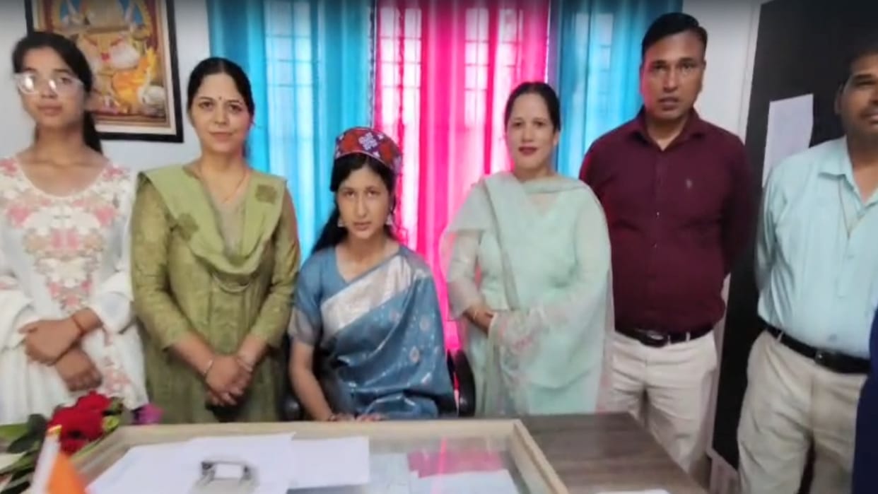 Mandi: Unique initiative by Burahta School Class 10 topper becomes Headmistress for a day