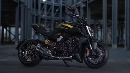 Ducati Diavel V4 Black Roadster