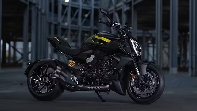 Ducati Diavel V4 Black Roadster Launched in India Check Price Speed Engine Specs
