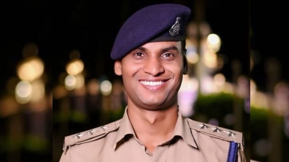 ACP Santosh Patel's unheard story: After Eng., he did not get a job, he worked as a wage guard, he became a fo