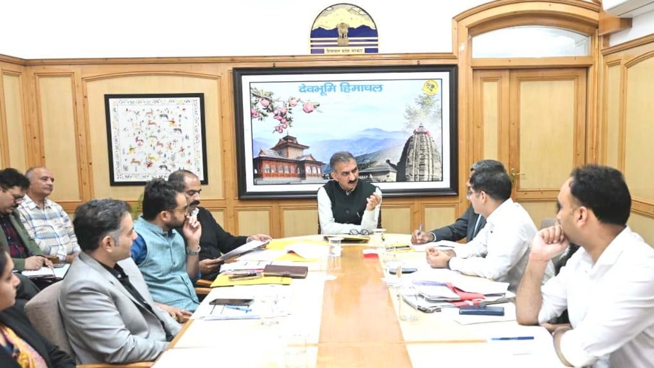 ग्रामीण विकास एवं पंचायती राज विभाग की समीक्षा बैठक।