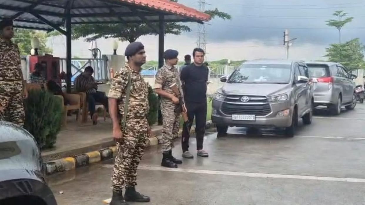 Jhansi: ED raids the homes of former SP MLA Deepnarayan Singh and his relatives