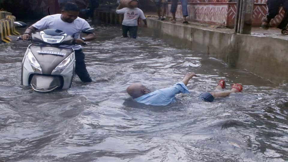 Severe waterlogging due to rain in Mathura