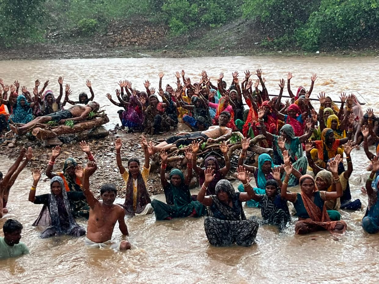 Ken-Betwa Project: Amid heavy rains, displaced people enter river; 'Pyre Movement' rages on for the sixth day