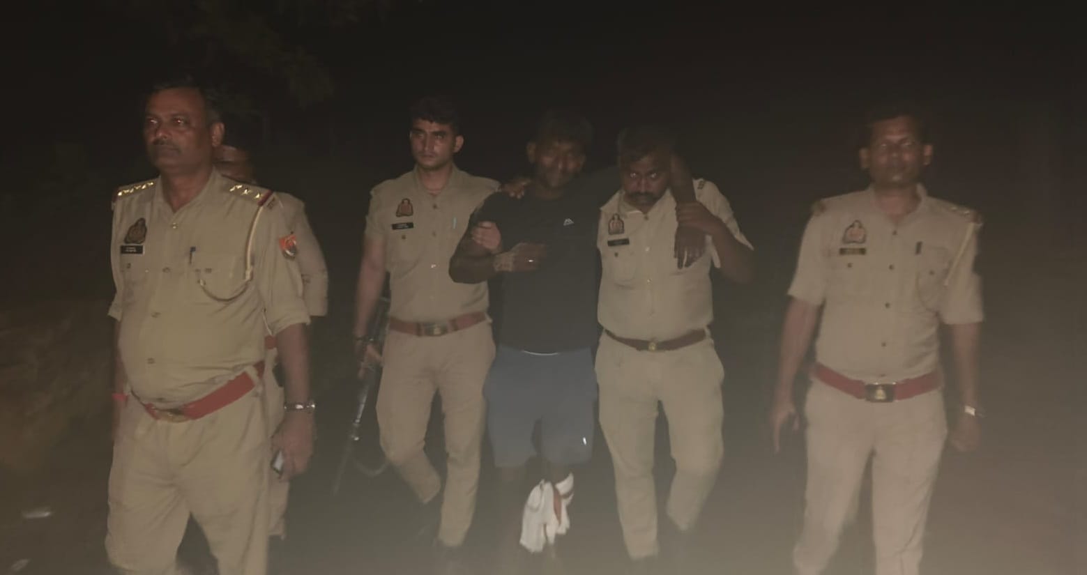 पुलिस की गिरफ्त में आरोपी