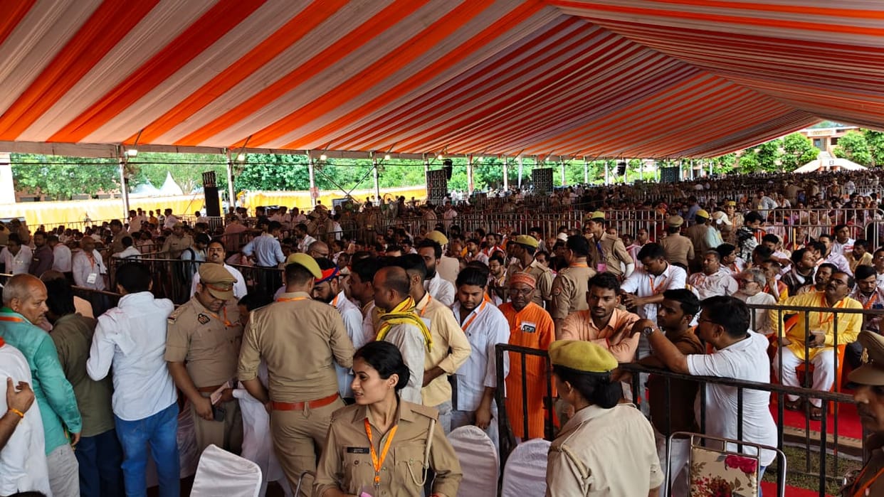 Chitrakoot Public meeting venue packed CM Yogi awaited eagerly eyes set on development schemes