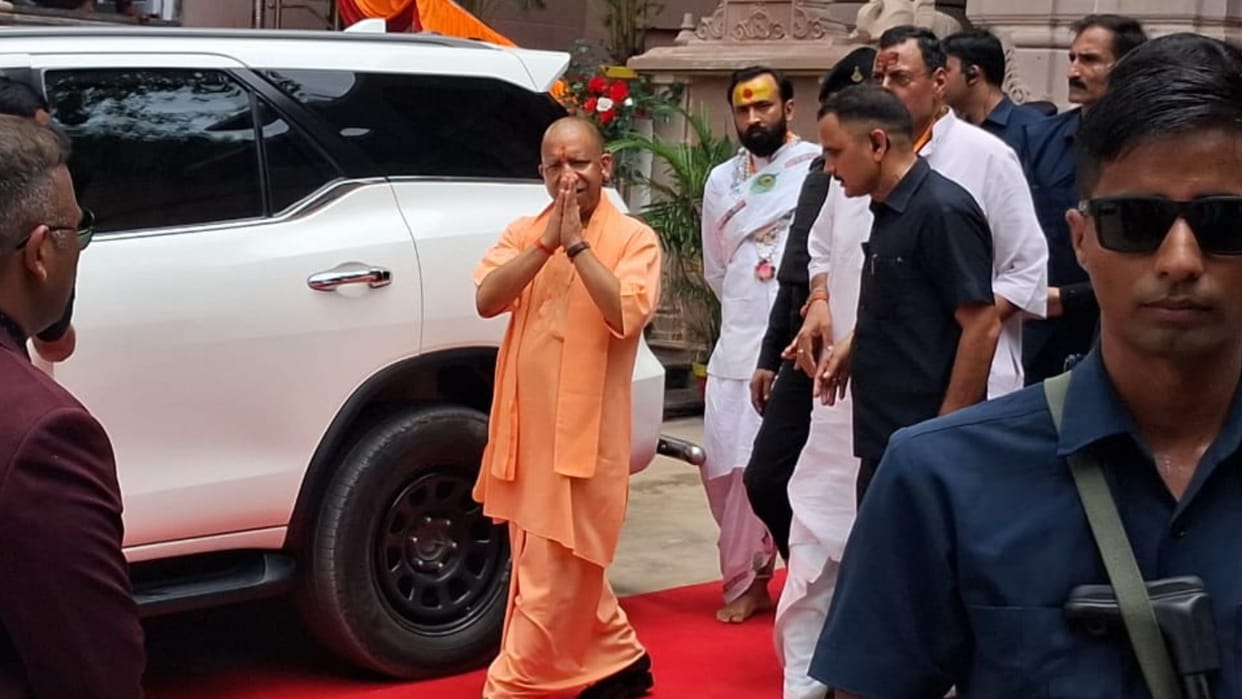 CM Yogi Adityanath offered prayers to Goddess Vindhyavasini and inspected Vindhya Corridor project in mirzapur